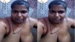 Desi Bhabhi Shows Her Big Boobs | FSI Blog