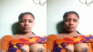 Desi Bhabhi Shows Her Boobs | FSI Blog