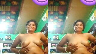 Sexy Desi Bhabhi Shows Boobs | FSI Blog
