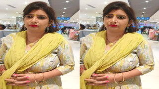 Desi Bhabhi Shows Her Big Boobs | FSI Blog