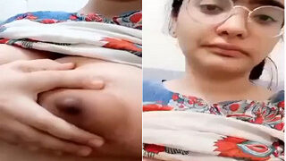 Sexy Paki Girl Shows Boobs | FSI Blog